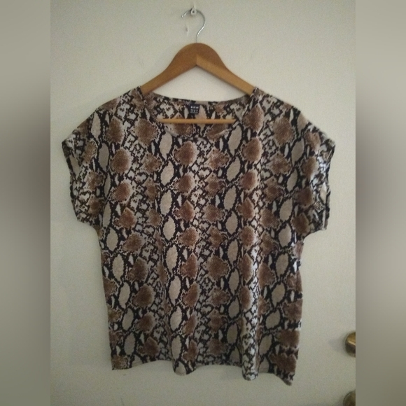 SHEIN Top - Picture 4 of 4